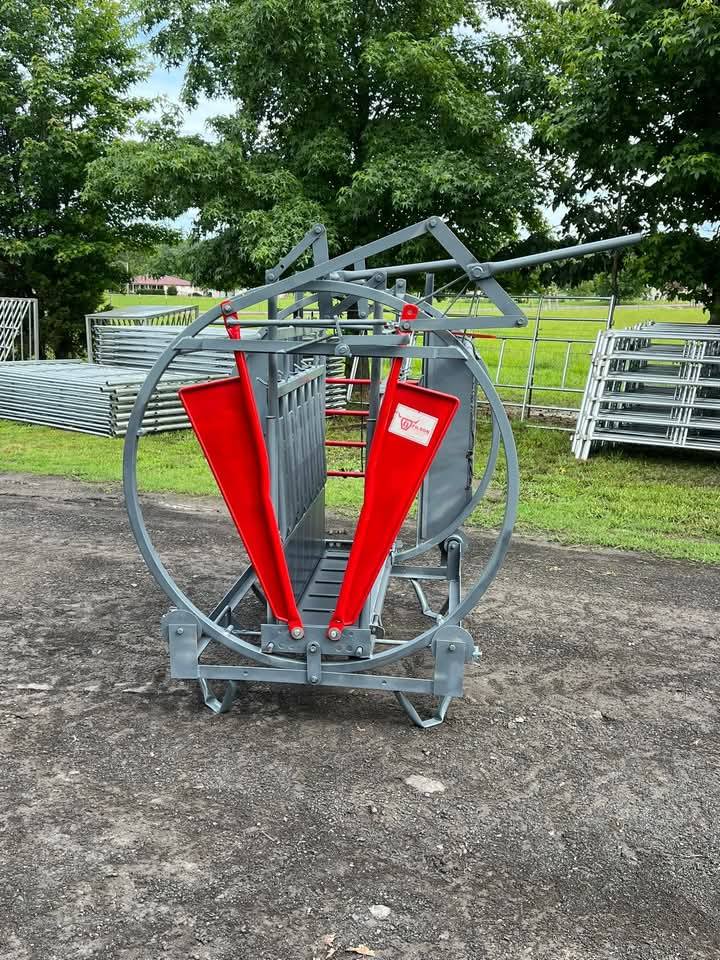 Turn Table Squeeze Chute