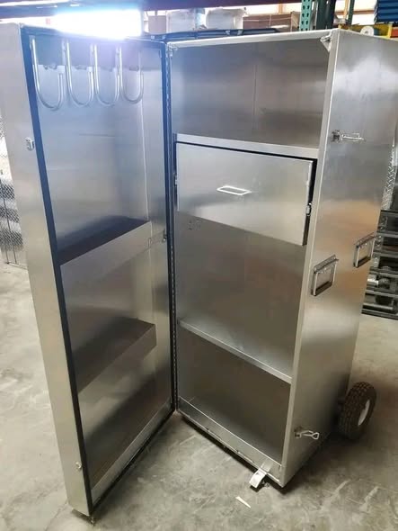 72″ Aluminum Show Box