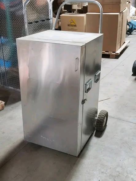54″ Aluminum Show Box