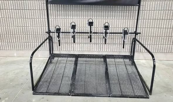 Black Steel 5’ Show Rail