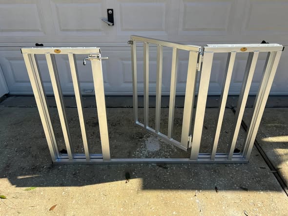Adjustable Pen Divider Gate