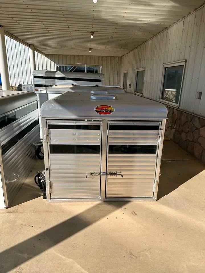 Aluminum livestock boxes