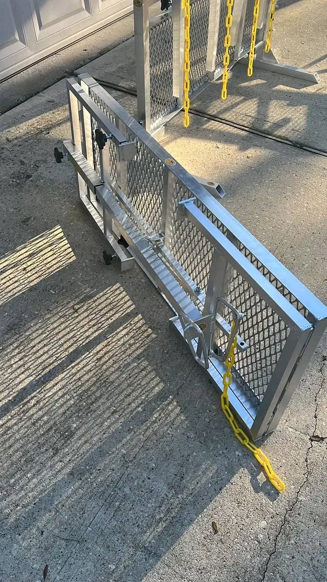Foldable Trim Stand