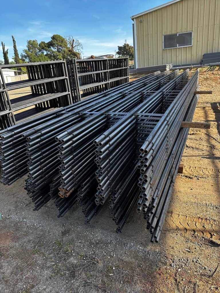 Continuous fence panels