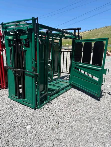 Stockman’s Choice Squeeze Chute