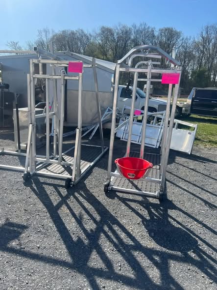 Livestock Grooming Chutes